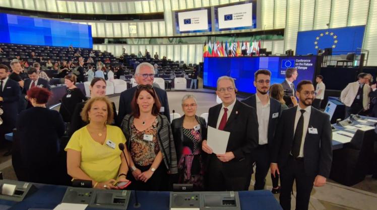 Les citoyens membres du comité de suivi au Parlement européen de Strasbourg