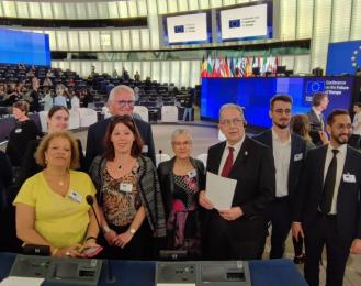 Les citoyens membres du comité de suivi au Parlement européen de Strasbourg